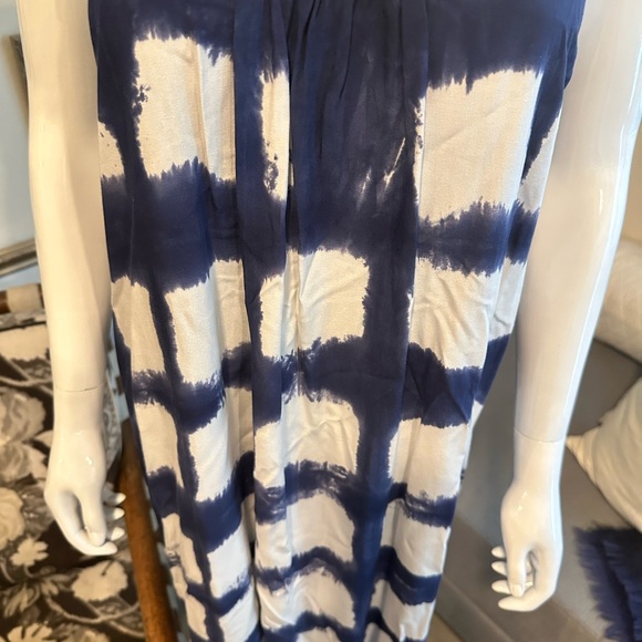 Splendid Blue and White Window Pane Tank Dress. - Picture 3 of 6